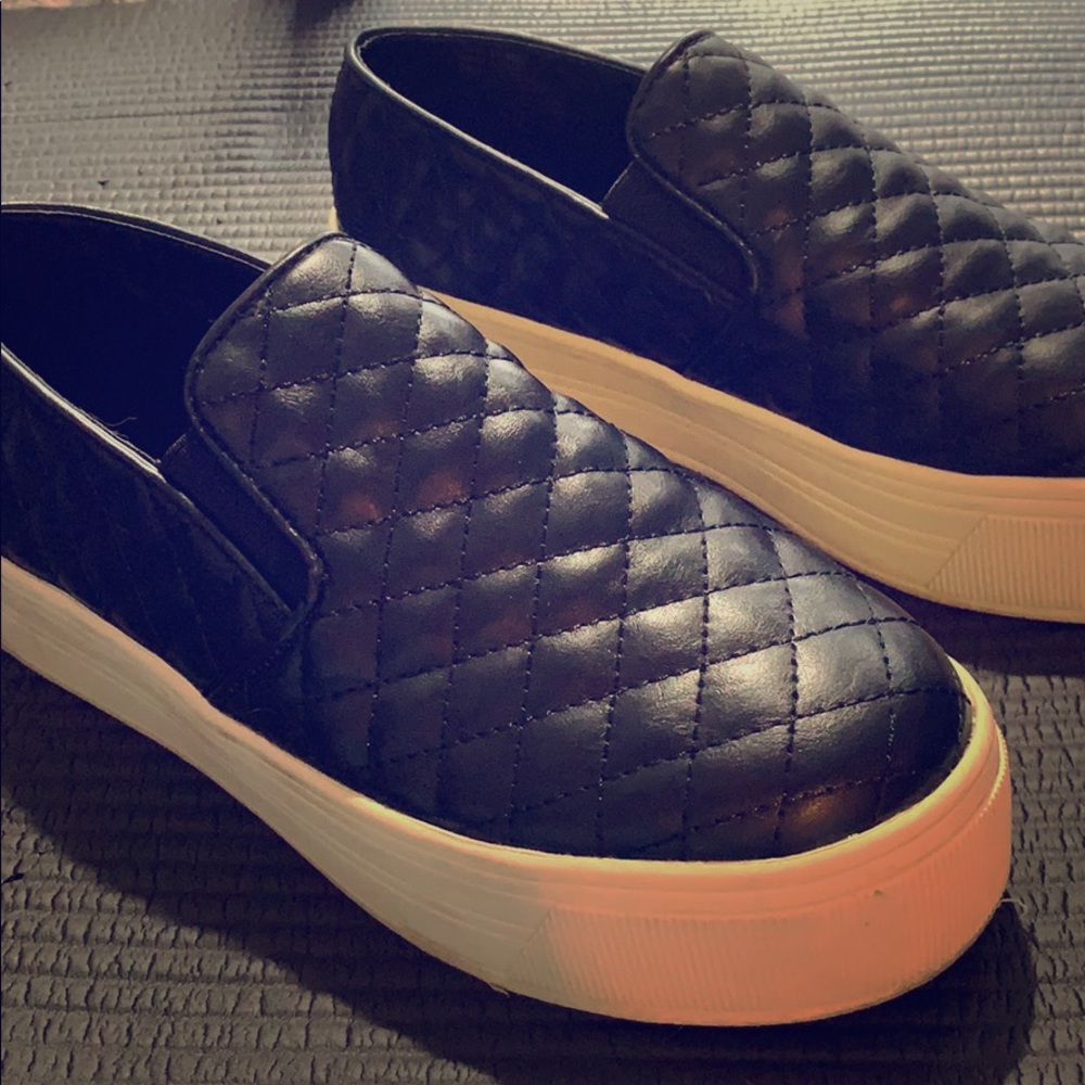 Candie’s Slip-on Sneakers